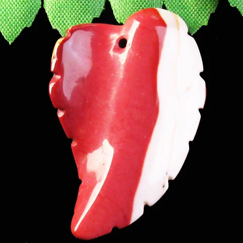 

Carved Natural Mookaite Gem Leaf Pendant Bead 35x25x6mm SK60099