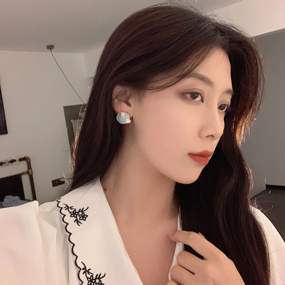 

South Korea Asymmetric Temperament Of the Sun And Moon Earrings Geometric Form Retro Personality Woman Jewelry Gifts