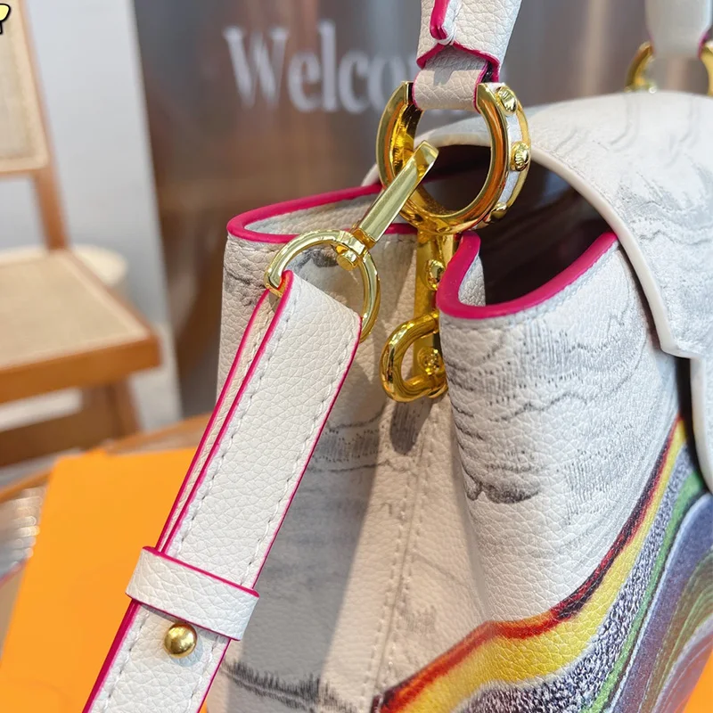 

Fashionable Painted Bag Ladies Metal Lock Casual Shoulder Bag Big Brand Business Banquet Bncluding Size: 27*9*20