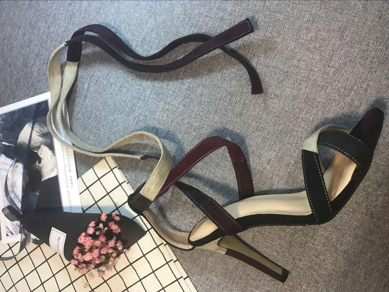Jual Sepatu Perjamuan Ujung Terbuka Gladiator Hak Tinggi Tipis Silang Suede Warna Campuran Seksi Sandal Balutan Bertali Perca Wanita