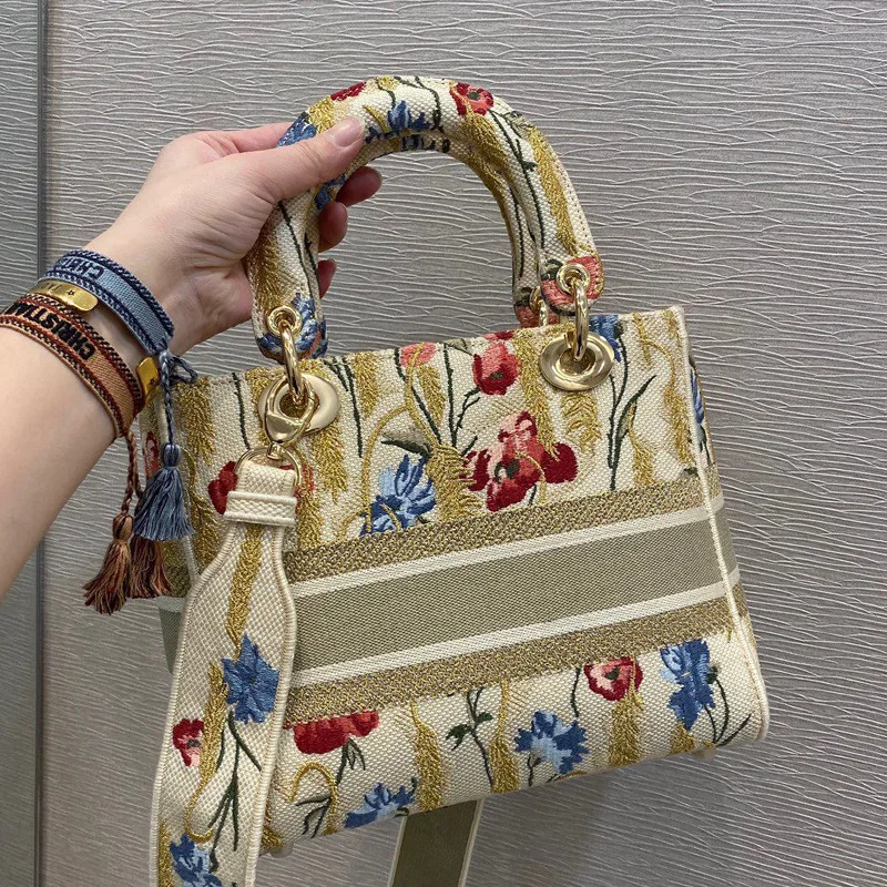 

2021 New Marhermoso Rose Embroidery Multicolor Mille Fleurs Womens Bags For Spring Large Tote Buckle Bag Montaigne Luxury Bag