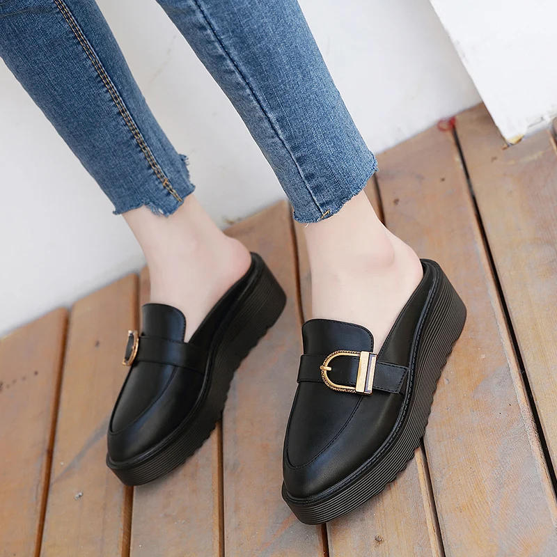 Женские туфли на платформе и каблуке шлепанцы с острым носком металлическая