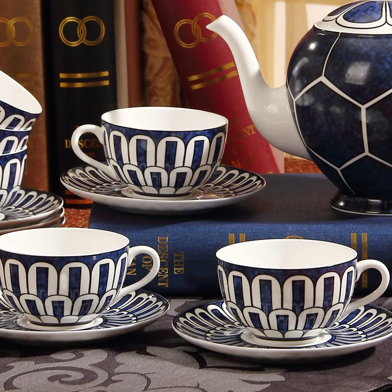 

Modern Luxury Design Coffee Cup with Saucer Art Tray Bone China Coffee Cup Eco Friendly Kung Fu Tea Cup Xicara Dish Set
