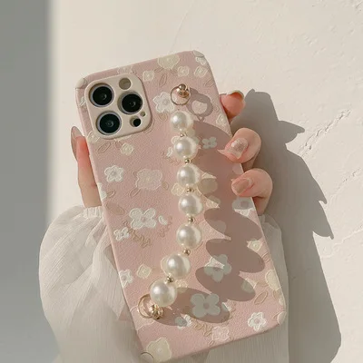 

Exquisite Oil Painting Floral And Pearl Chain Pink Apple Mobile Phone Case TPU Leather Material Anti-falling Edging Shell
