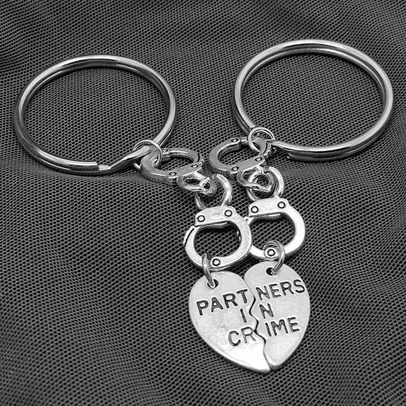 Горячие разделяемые любовные наручники партнер в Crime буквенный ярлык брелок для