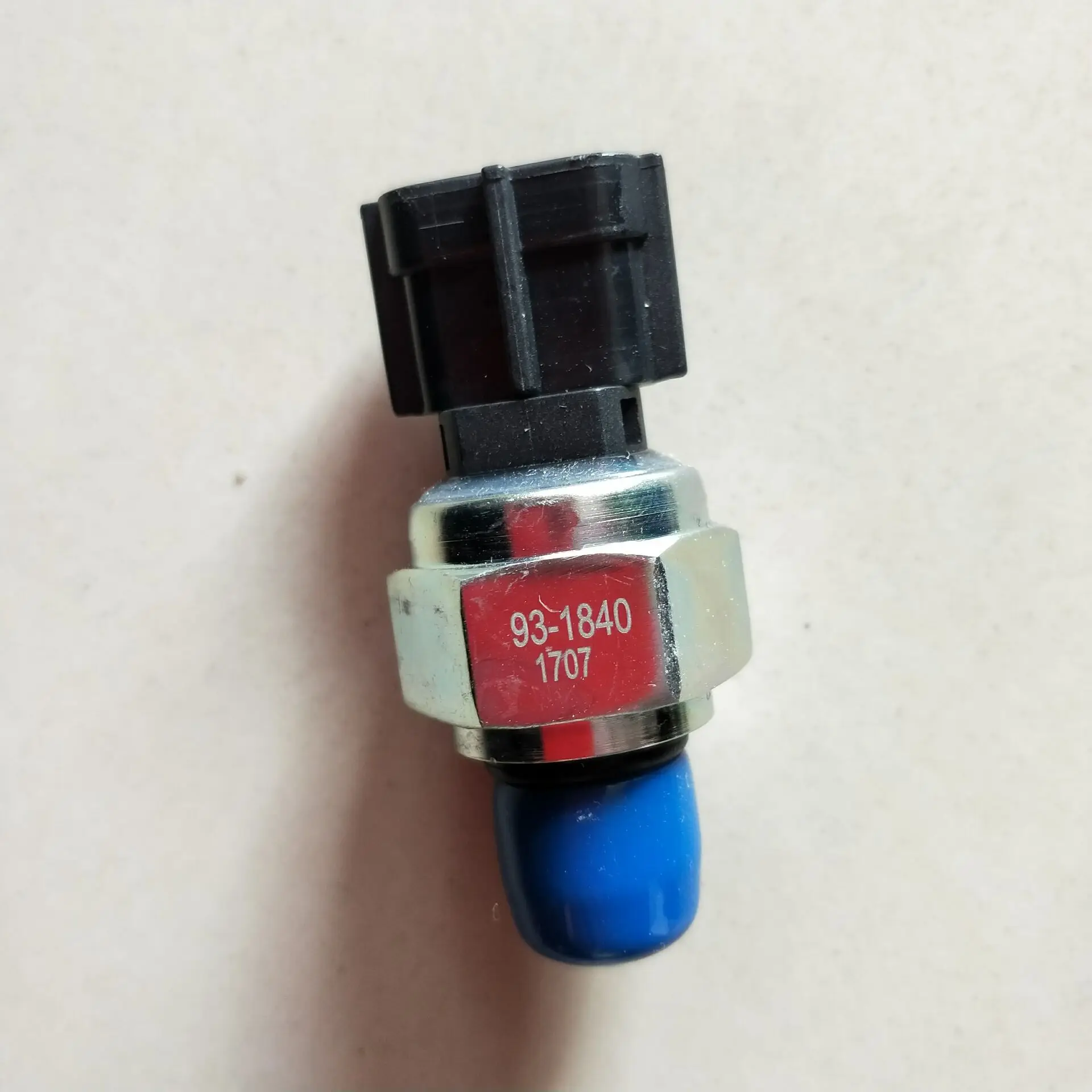 

D85 D155 D375 PC400-8 6D125E engine common rail sensor ND095420-0440