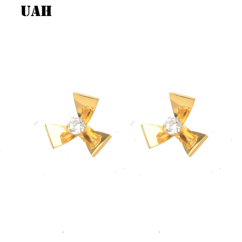 

UAH Cute Romantic Lovely Clear Stone Flower Shape Convenient Simple Stud Earrings Stainless Steel Cubic Zirconia For Women Party