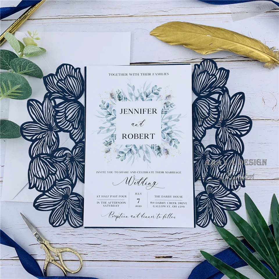 Современные свадебные приглашения с галстуком-бабочкой и персонализированной