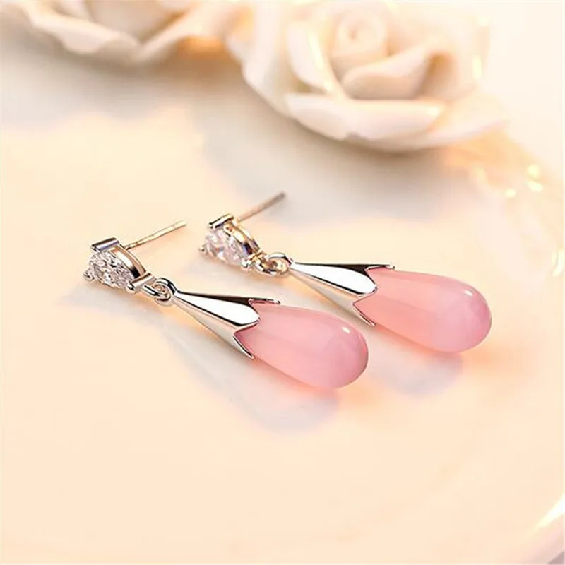 

Contracted Drops Of Water Modelling Stud Earrings Women's Fashion And Personality Temperament Attractive Gifts Earrings