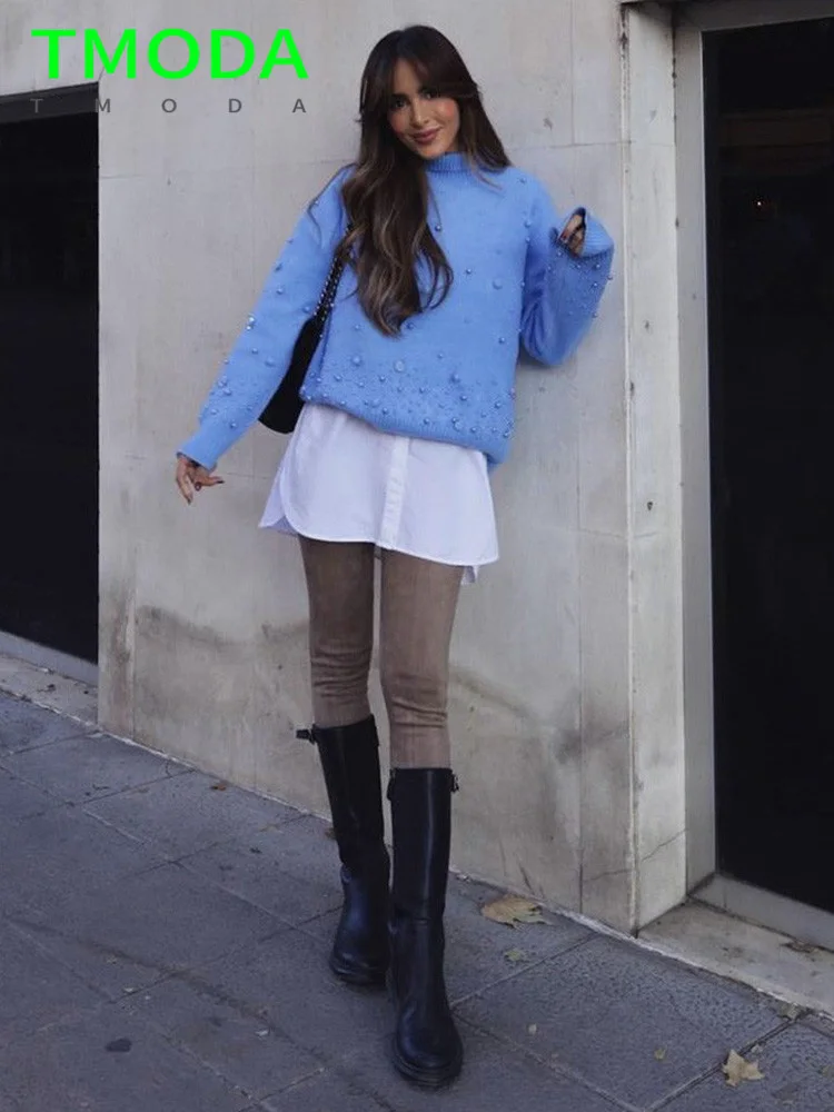 Женская трикотажная водолазка с длинным рукавом и помпоном | одежда