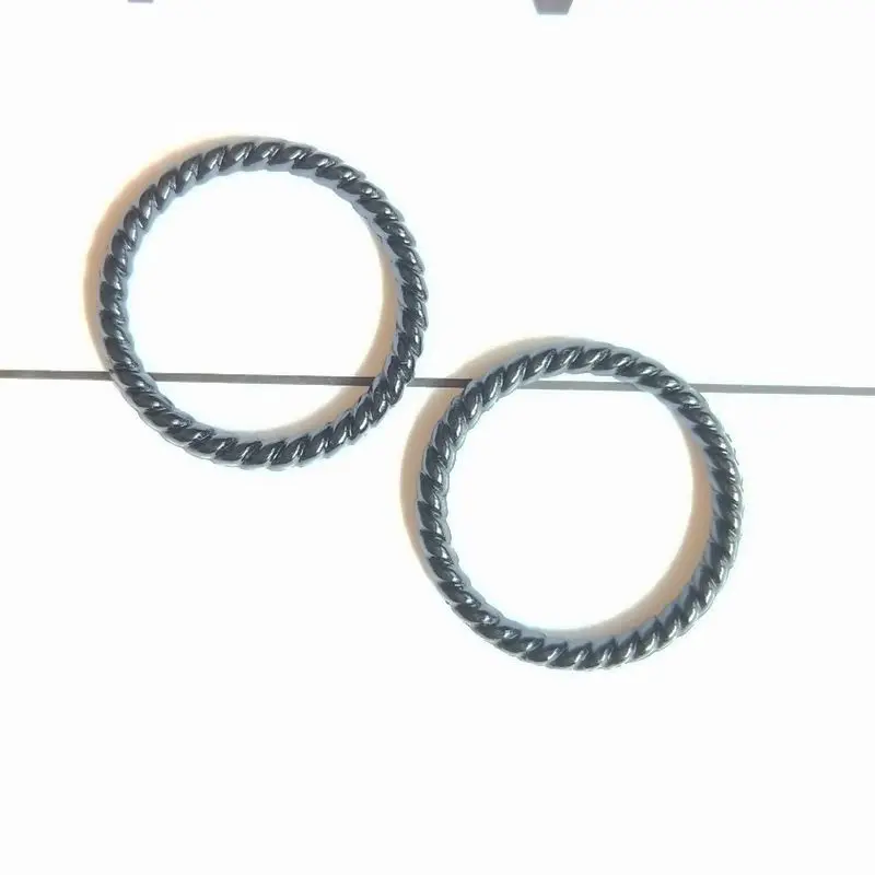 Простые и свежие разноцветные кольца на спирали в японском южнокорейском стиле