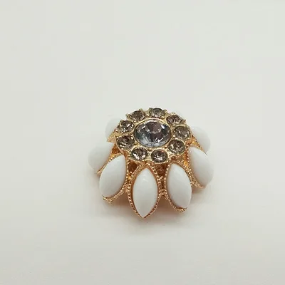 Resin Flower Rhinestone Wedding Decoration Buttons For Clothing Metal Buttons DIY Coat Sweater Buttons For Clothing Accessories - Цвет: C