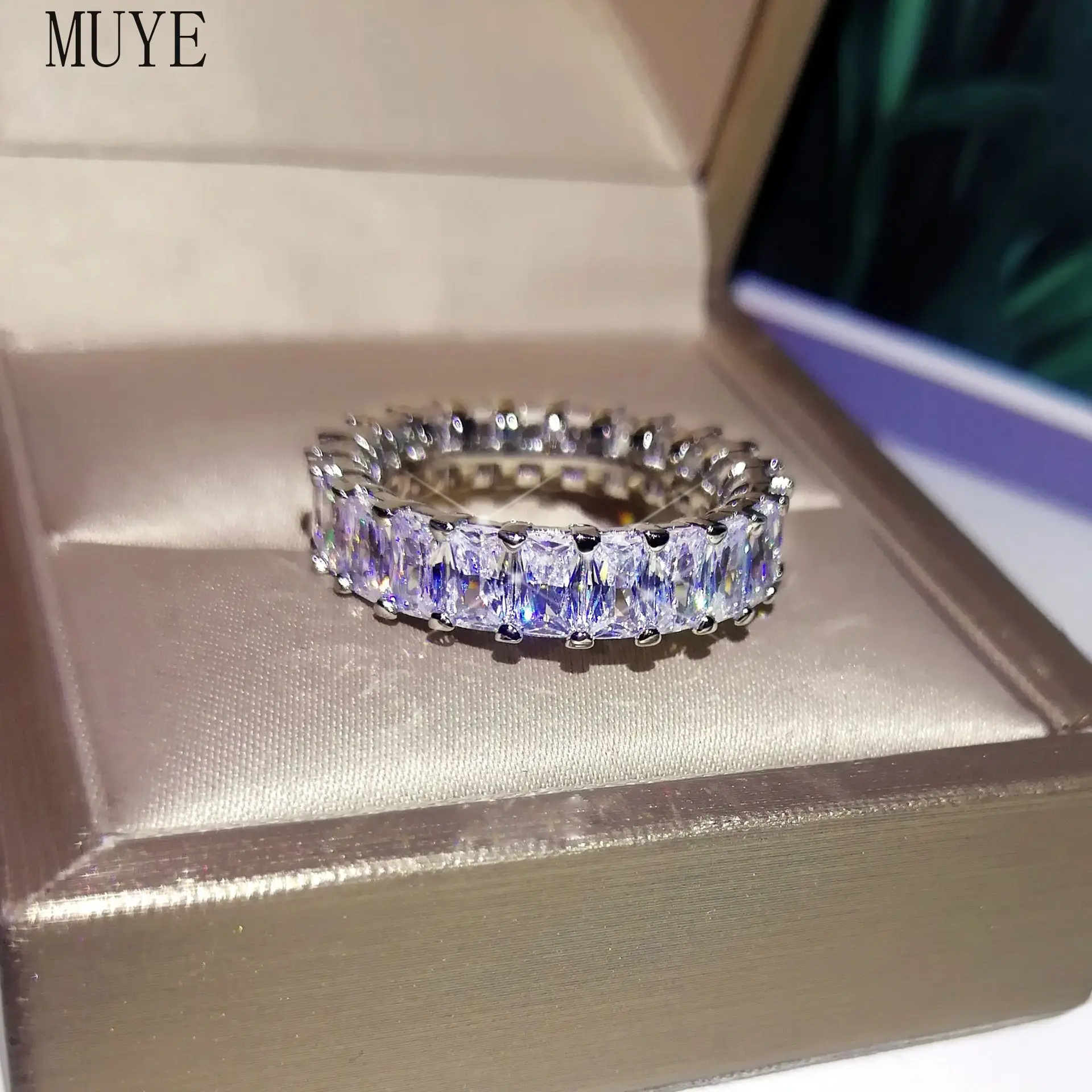 

Muye Charm 925 Silver Shining Zircon Luxury Ring for Women's Wedding Engagement Ring Fashion Jewelry Party Gift