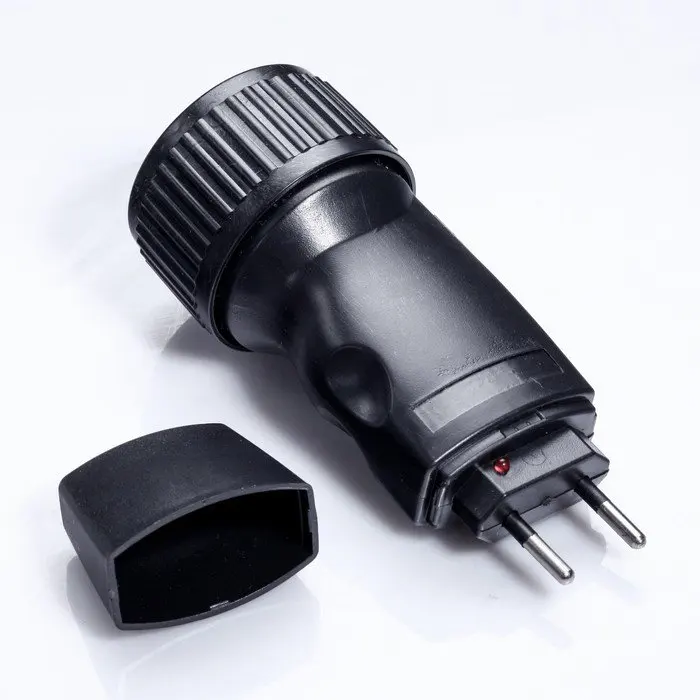 Аккумуляторный фонарик (с подзарядкой от розетки)