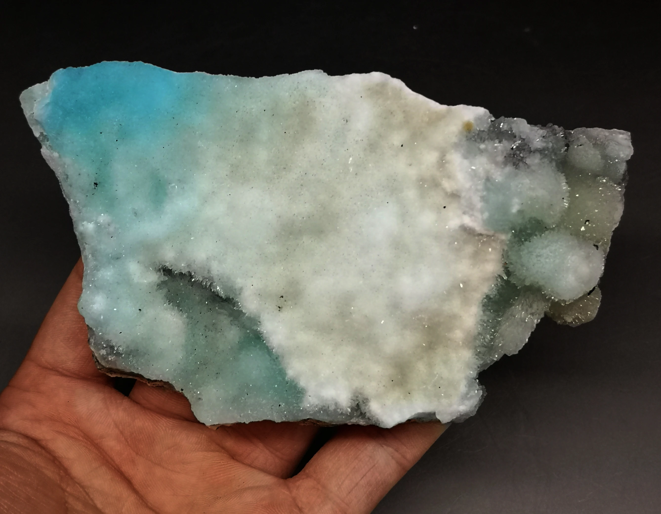 290 г натуральный камень с голубыми венами образец камня и кристаллический