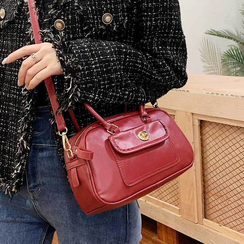 

Korean Version the Handbag Bag Female New Style This Year Popular College Style Retro All-match One Shoulder Bag Free Shipping