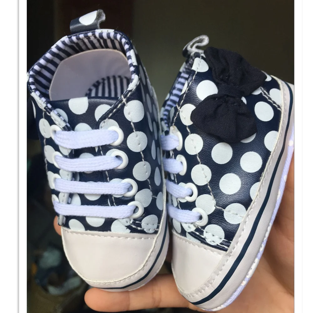 Кожаная обувь для маленьких девочек с красным бантом повседневная младенцев