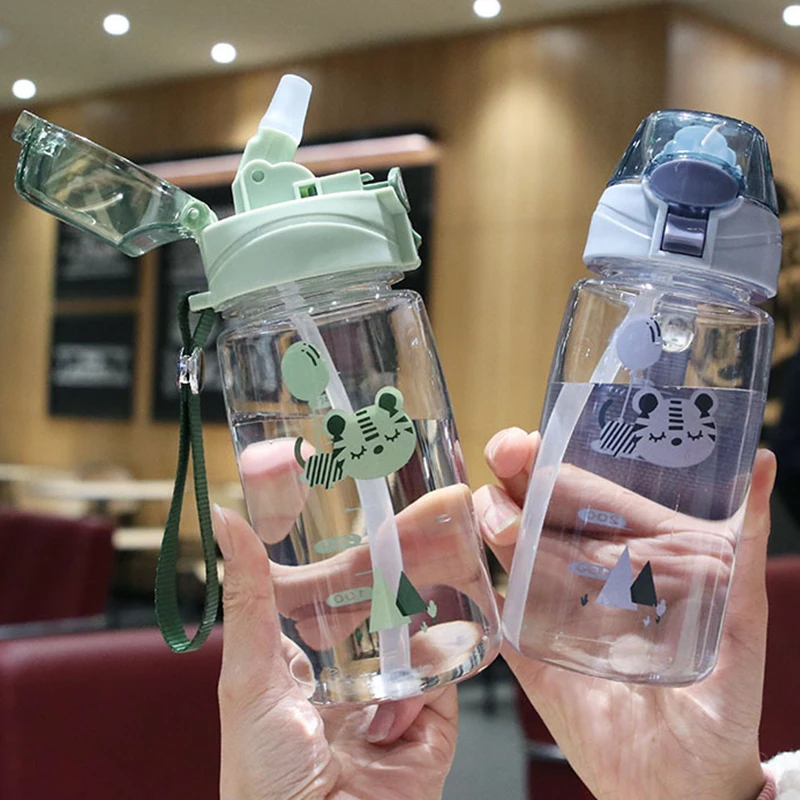 

Детская бутылка для воды с плечевым ремнем, 550 мл