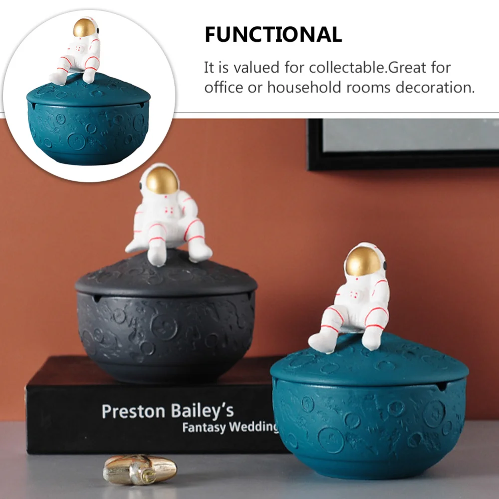 

Porcelain Ashtray Desktop Ashtray Ornament Unique Astronaut Ashtray with Cover