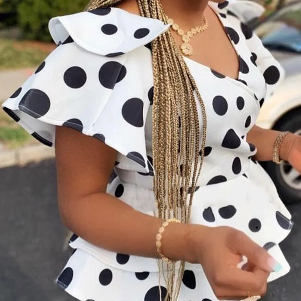 Женская офисная блузка красного цвета с высокой талией и оборками на рукавах |