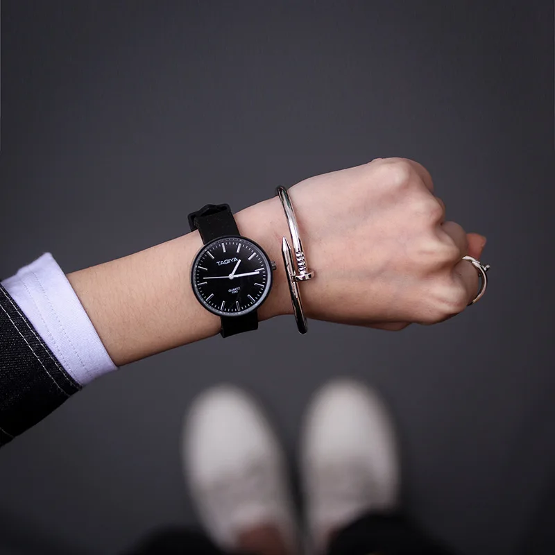 

2021 New Water-resistant Glow-in-the-dark Swiss Sports Men's Watch South Korea Fashion Quartz Watch FSZ106-FSZ122