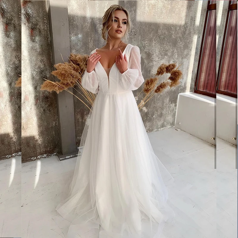 Женское свадебное платье с длинным рукавом белое из органзы V-образным вырезом и