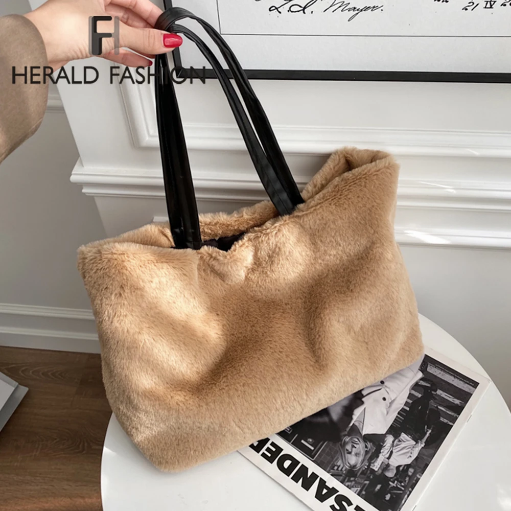 

2021 Winter Warm Bags Plush Fur Tote Leather Strap Large Fashion Leisure Female Famous Designer Shopping Bags Fluffy Handbag