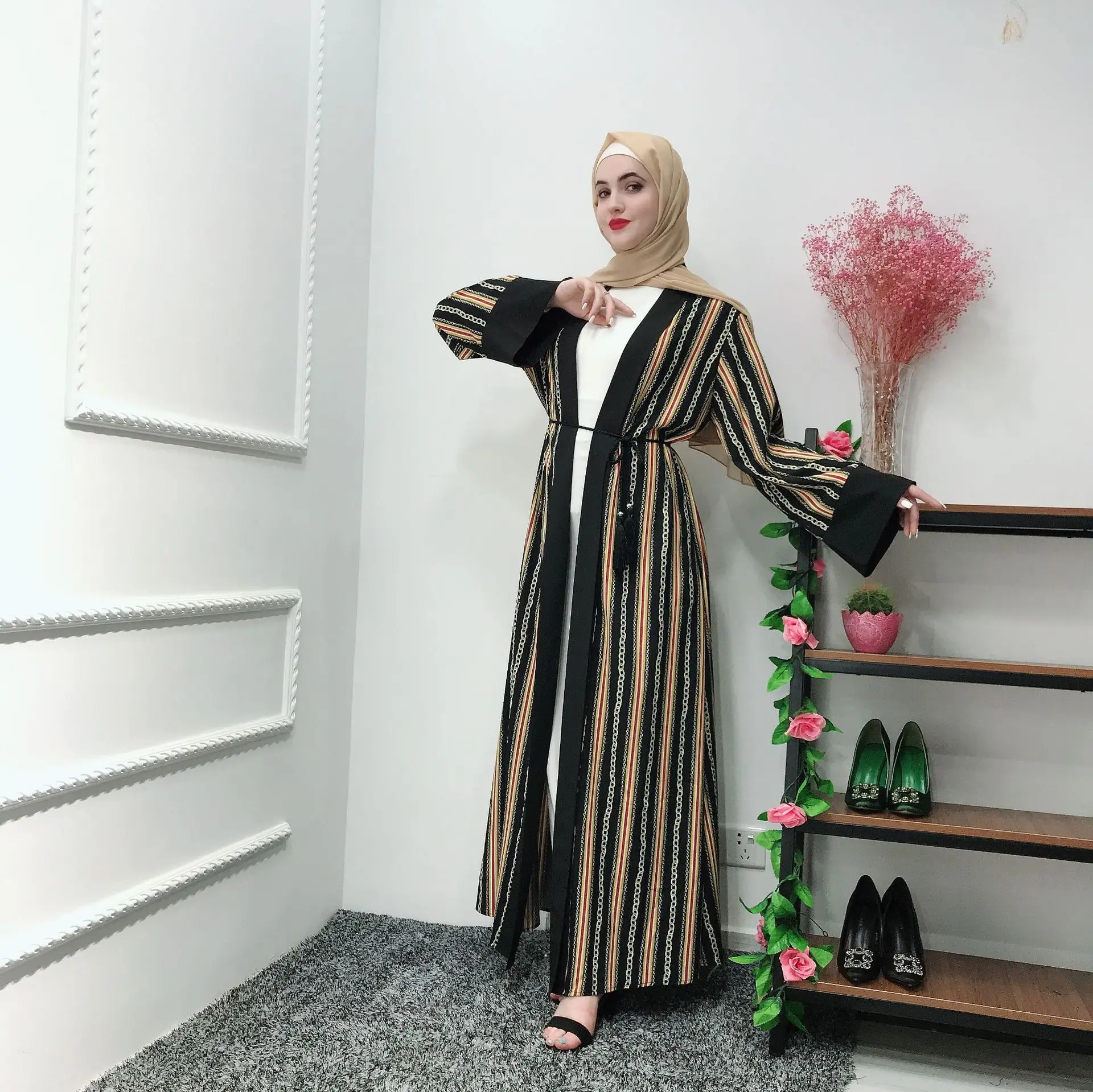 Женское мусульманское платье с поясом элегантное кружевное в полоску турецком