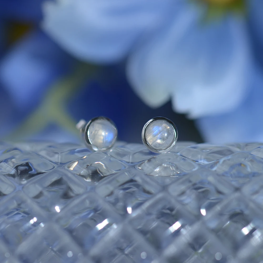 Женские серьги-гвоздики из серебра 925 пробы с натуральными драгоценными камнями |