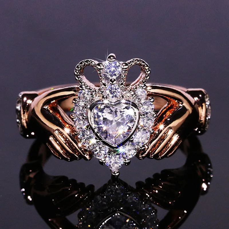 Fashion Gold Color Hand Holding Irish Claddagh Crown Friendship Ring with Heart Bling Zircon Stone for Women Engagement Jewelry