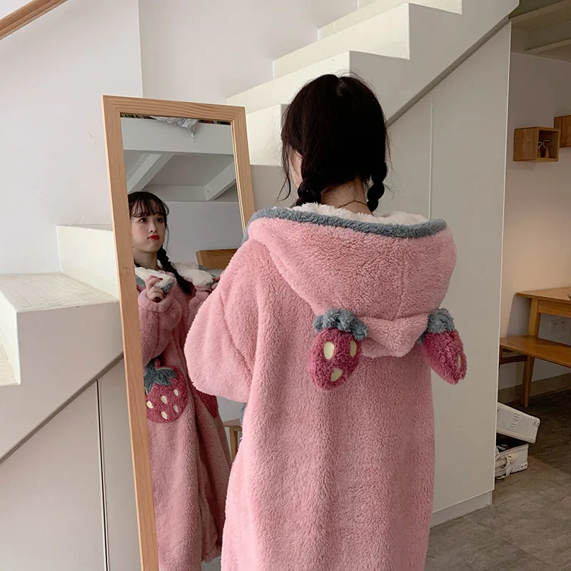 

Coral fleece new Korean female strawberry girlfriends home service suit casual cute thickened flannel hooded pajamas