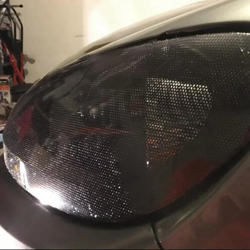 Декоративная пленка на переднюю фару автомобиля не блокирует линию прицела