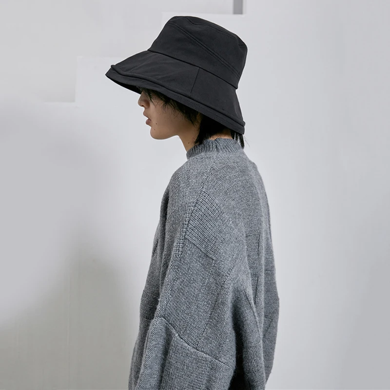

[EAM] Women Black Brief Split Big Fishermen Hat New Round Dome Temperament Fashion Tide All-match Spring Autumn 2021 1R280