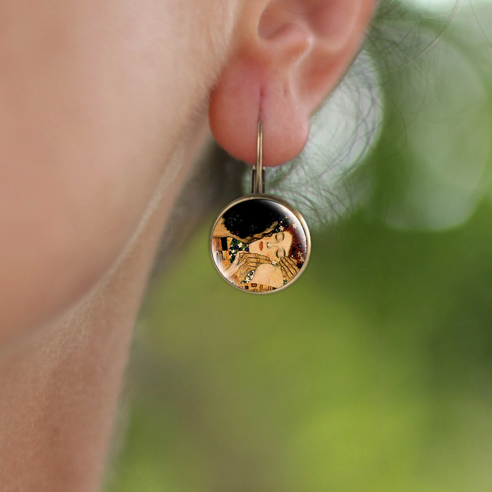 

Fashion Earring Jewelry with Glass Cabochon Bronze Plated Gustav Klimt The Kiss Art Painting Stud Earrings Best Gift for Women