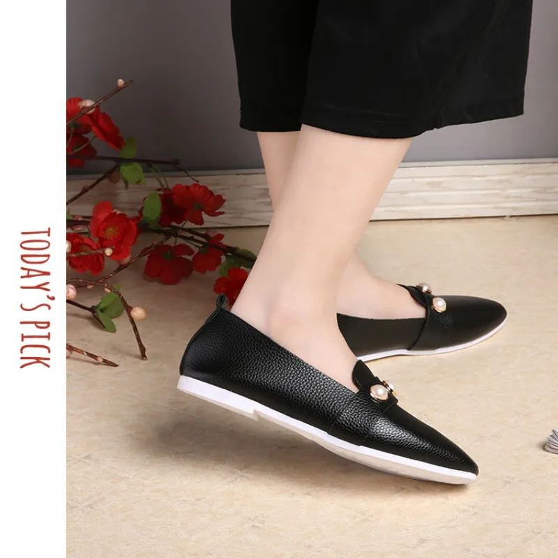 Туфли женские с острым носком элегантные кожаные лоферы без застежки жемчужная
