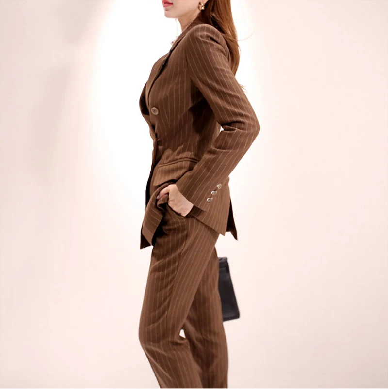 Женский двубортный костюм Mozuleva с брюками в полоску приталенный блейзером
