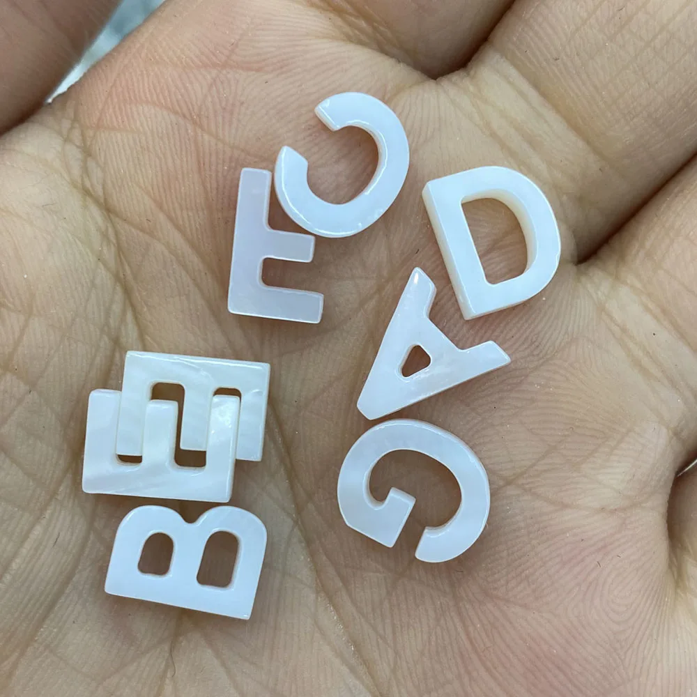 

Natural Shell Shell Beads A-Z Letter Charms Alphabet Pendants for Necklace Jewelry Accessories Making DIY