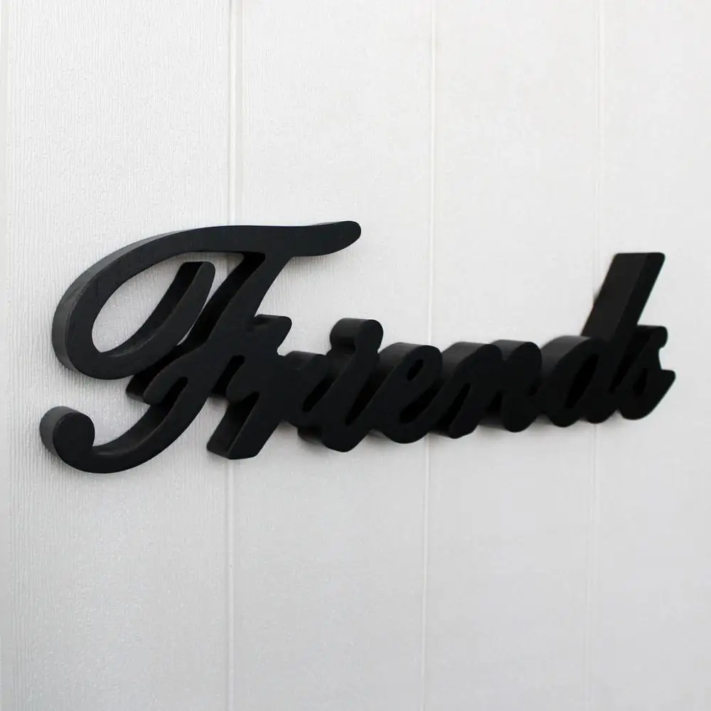 Черный матовый деревянный знак слова отдельно стоящий Друзья