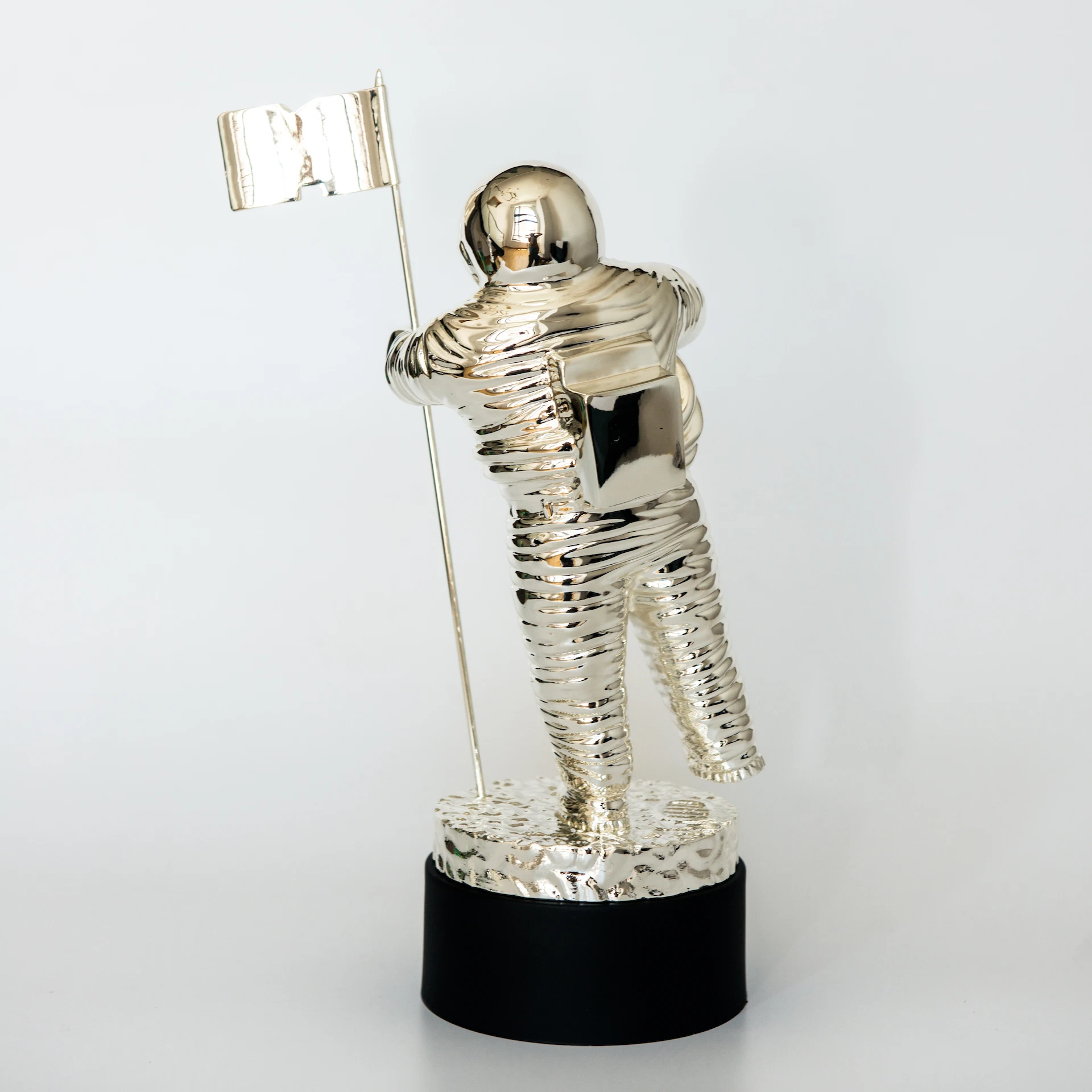 2020 VMA Awards MTV Video Music Moonman Awards|award|award trophy |
