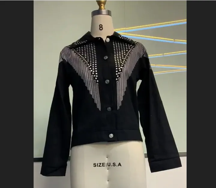 Женская куртка с бахромой и заклепками в стиле панк черная верхняя одежда
