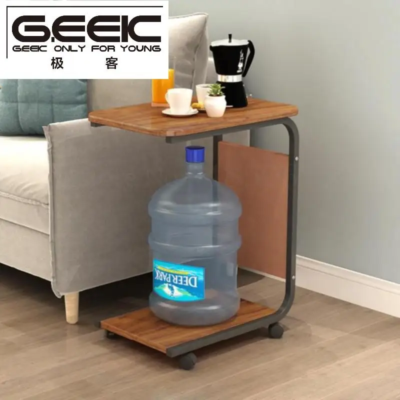 Мобильный стол с эркерным окном за современным боковым столиком в стиле ретро