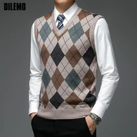 New Fashion Designer Brand Argyle Pullover Diamond Sweater Neck Knit Vest Men Wool Sleeveless Autum Casual Men Clothing