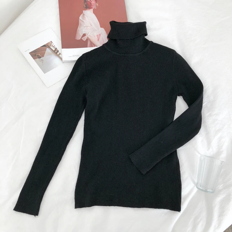 Женский свитер с высоким воротником эластичным и длинными рукавами