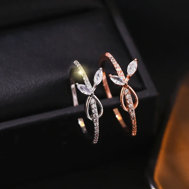 Маленькие блестящие кольца с цирконием в виде листьев корейский стиль маленькие