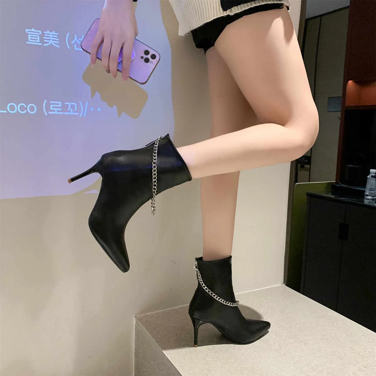 2021 new patent leather British style chain black pointed boots handsome motorcycle boots women Botas Zapatos Mujer