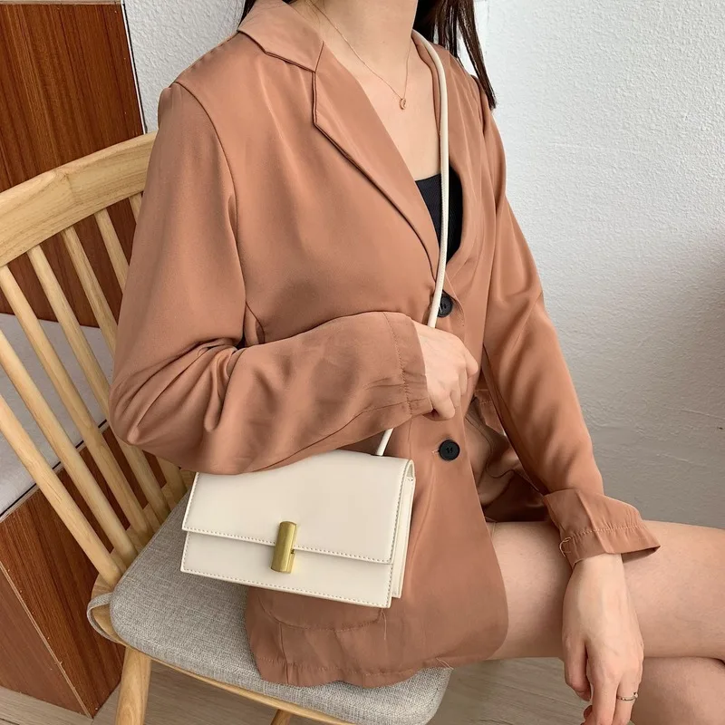 

Flap small bag female 2020 new Small square bag female diagonal 2020 new temperament casual lock bag simple retro one-shoulder