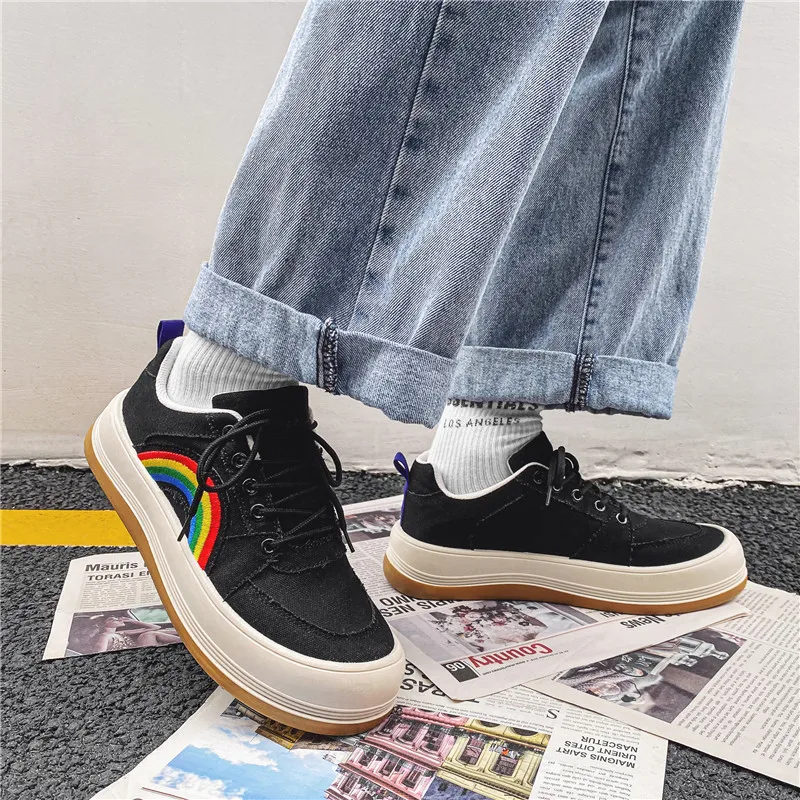 

2021 Spring Newest Fashion Men Casual Shoes Lightweight Comfortable Couple Shoes Lace-up Popular Joker Simple Board Shoes