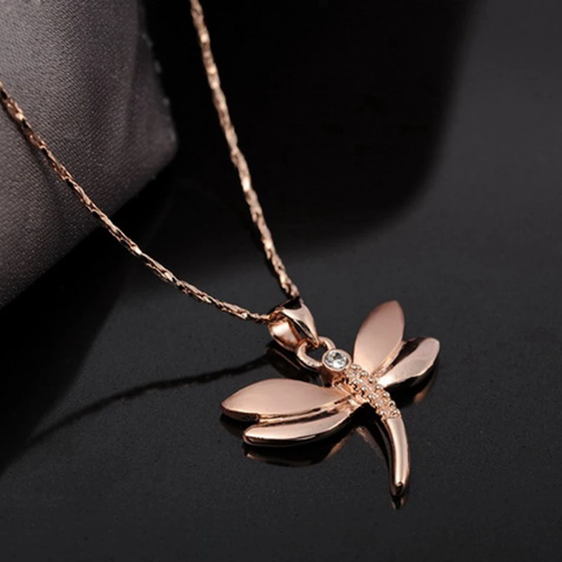 Украшение подвеска стрекоза. Золотая подвеска стрекоза. Деревянный кулон стрекоза. Подвеска стрекоза золото. Подвеска соколов стрекоза035047.