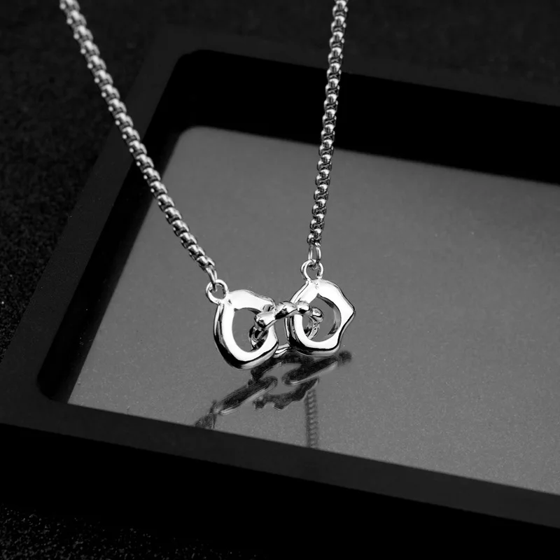 

Eternal Love Buckle Couple Pendant Necklace Titanium Steel Gift Irregular Three Ring Necklace Clavicle Chain Necklace For Women