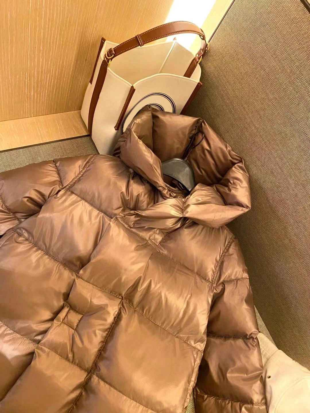 Новинка зимняя женская куртка утепленное пальто с капюшоном на белом утином пуху